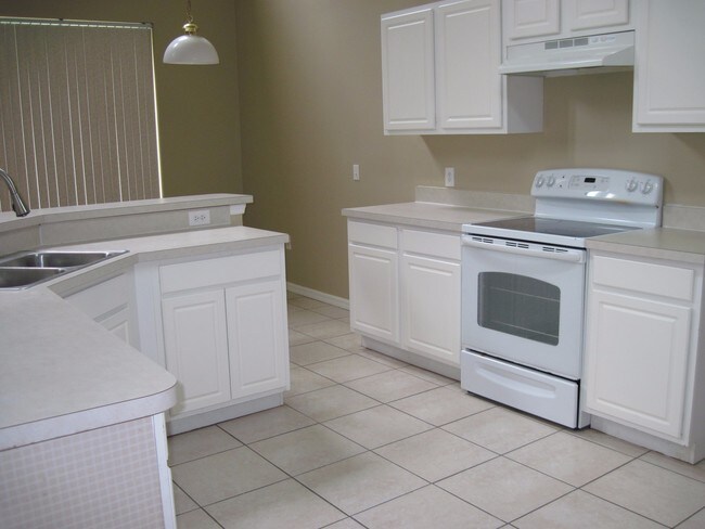 Building Photo - 1407 Swan Ct