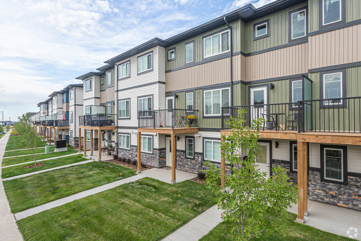 Chappelle Garden Villas Apartments - 3865 Chrustawka Pl Edmonton, AB ...