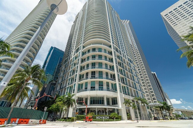 Building Photo - 300 S Biscayne Blvd