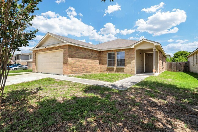 Foto del edificio - Spacious 4 Bed, 2 Bath Home with Open Conc...