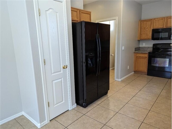 Building Photo - 1209 S Roger Way