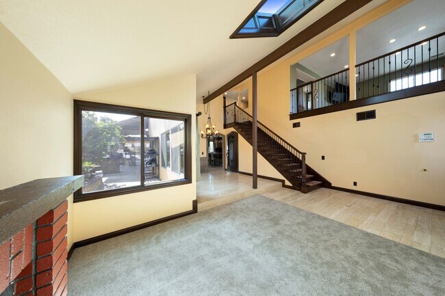 Building Photo - Beautifully maintained Tuscan-style custom home