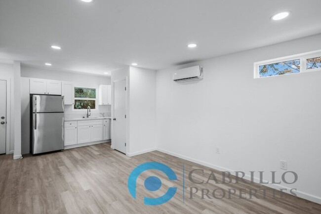 Building Photo - 2527 Tuberose St
