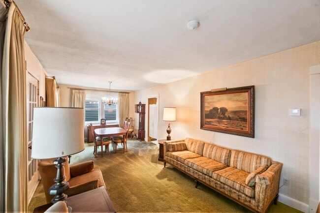 Building Photo - 403 N 69th St