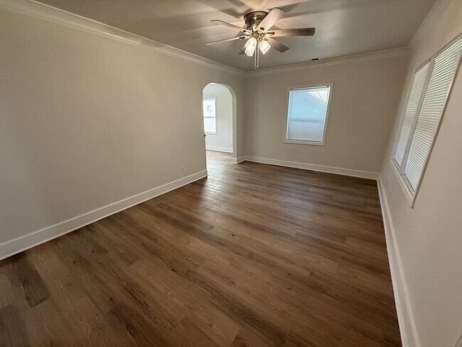 Foto del edificio - 3739 Rhea Ave