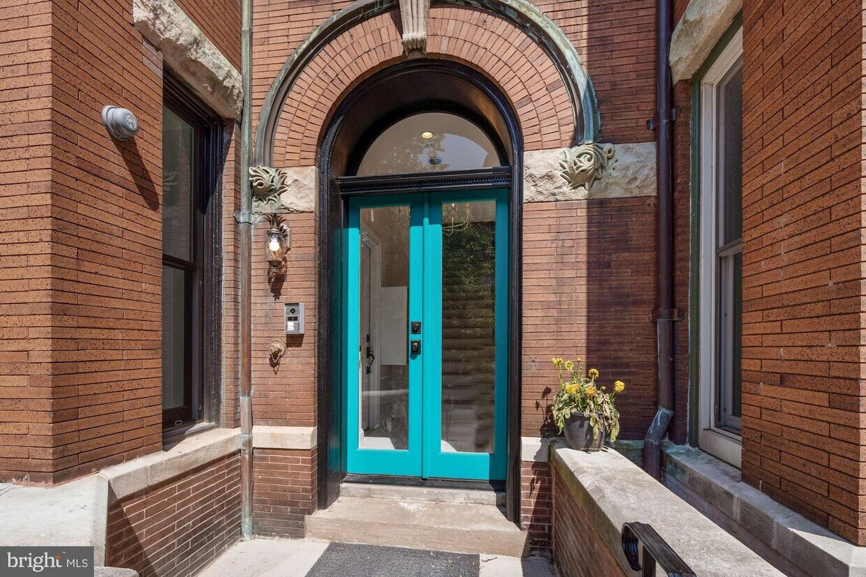 Foto principal - 1719 18th St NW