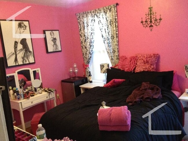 Foto del edificio - Clevaland Circle Area 5  bed 2.5 bath with amazing layout NO BROKER FEE for 9/1 Close to BC