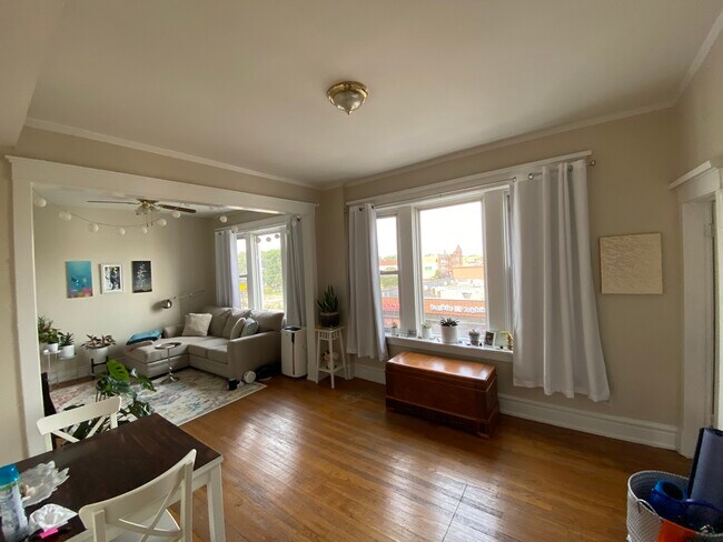 Living/dining room - 1550 N Homan Ave