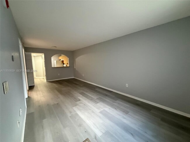 Building Photo - 2901 SE 13th Rd