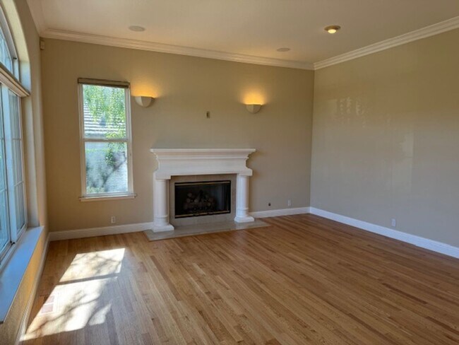 Building Photo - Gorgeous 2 story home in Moraga 4 bedrooms...