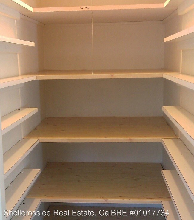 Building Photo - 657 Cherokee Ct