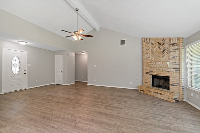 Building Photo - 1019 Huntington Dr