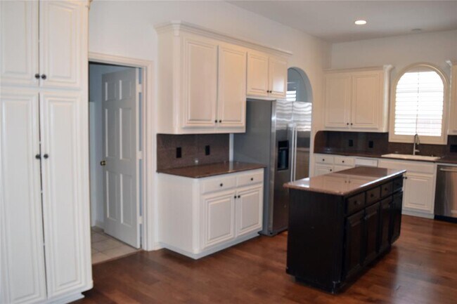 Building Photo - 123 Greenhill Trail S