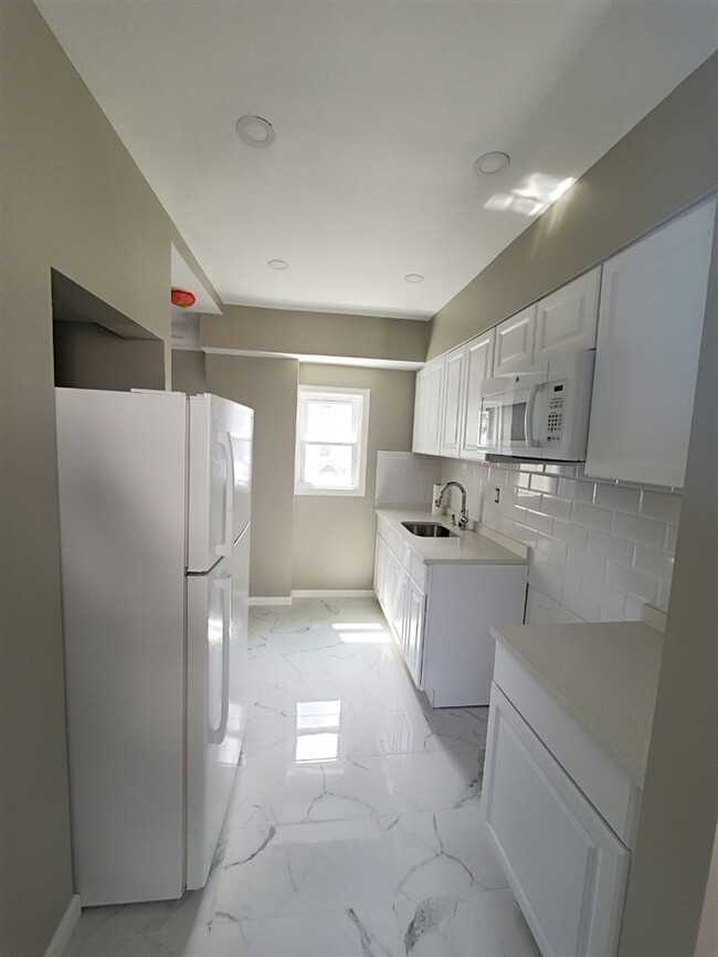 Building Photo - 27 Henches Pl