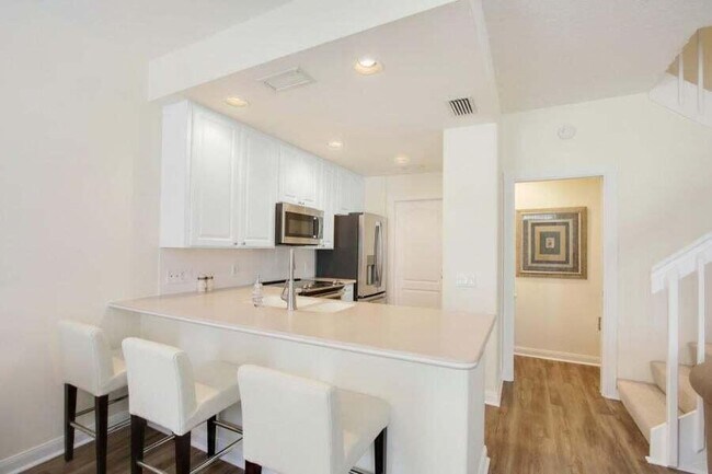 Foto del edificio - 143 Bishopwood Dr