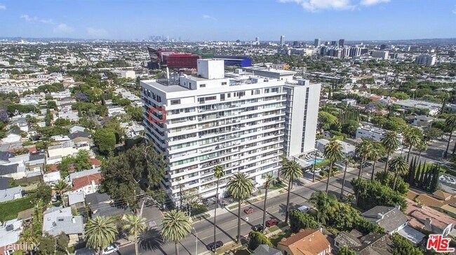 Foto del edificio - 1 br, 1 bath Condo - 838 N Doheny Dr Apt 1204