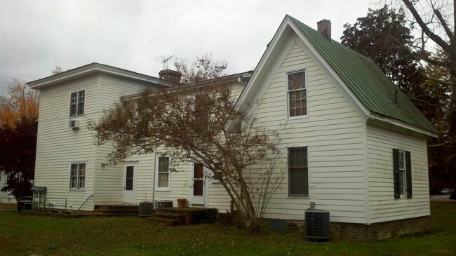 Building Photo - 135 S Main St