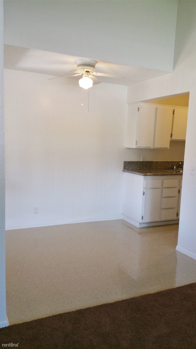Foto del edificio - 5301 Lennox Ave