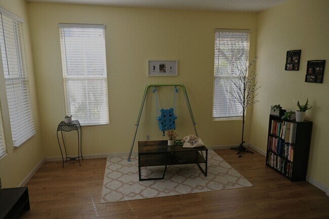 Foto del edificio - Resident Benefit Package Property