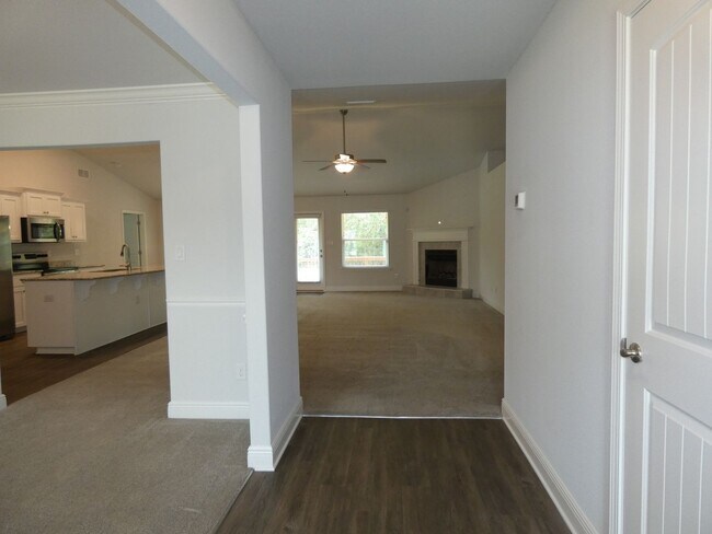 Foto del edificio - Beautiful brick 4BR/3BA in Cantonment near...