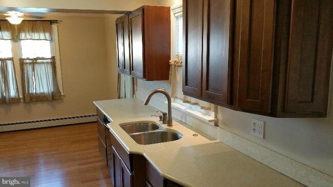 Foto del edificio - 4807 Woods Wharf Rd