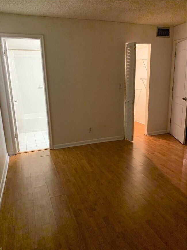 Foto del edificio - 117 Royal Pk Dr