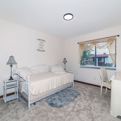 Building Photo - 2040 Oak Meadow Cir