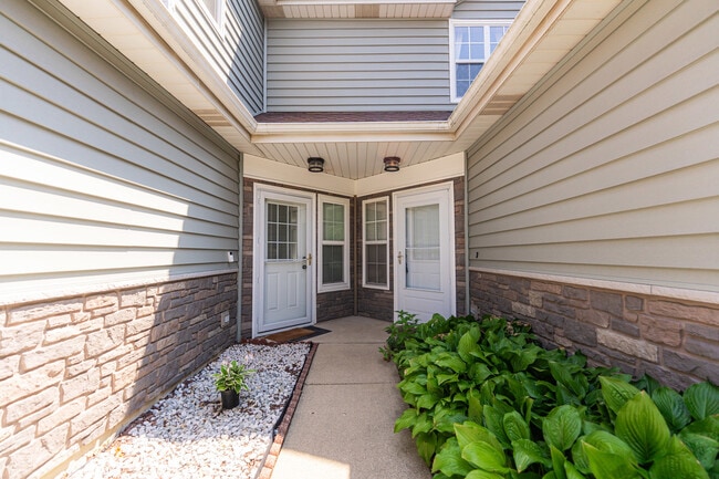 Building Photo - 1217 Cranbrook Dr