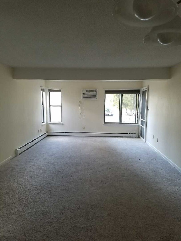 87 Woodland Dr, Cromwell, CT 06416 Condo for Rent in Cromwell, CT