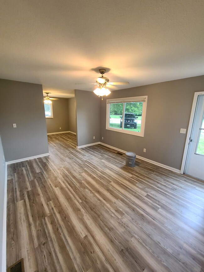 Building Photo - 1202 Ellis Dr
