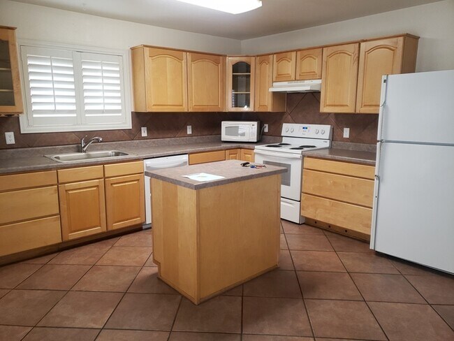 Foto del edificio - 4 bed 2.5 bath in Chandler Great Location to the 101 Freeway
