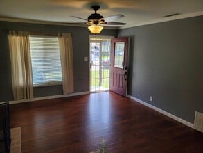 Building Photo - 213 W Norwich Dr