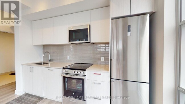 Photo du bâtiment - 1787 St Clair Ave W