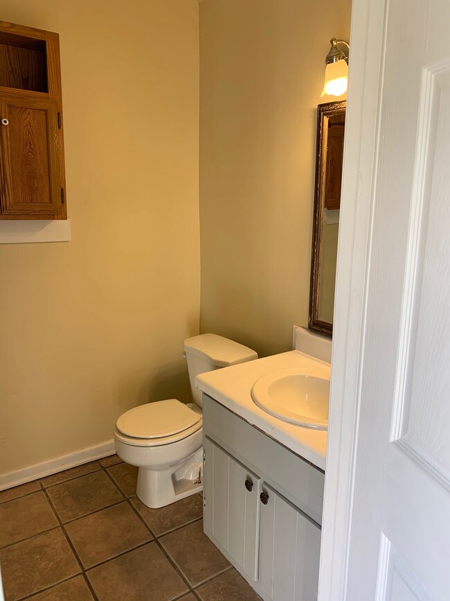 Building Photo - 68 Colonial Dr