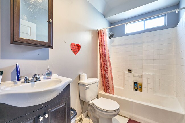 Building Photo - 522 N Harvard Blvd