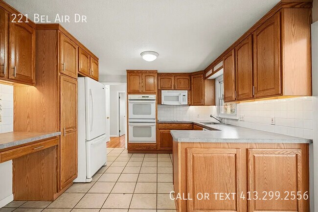 Photo - 221 Bel Air Dr House