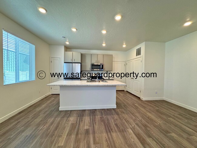 Foto del edificio - Beautiful Townhome in Saratoga Springs