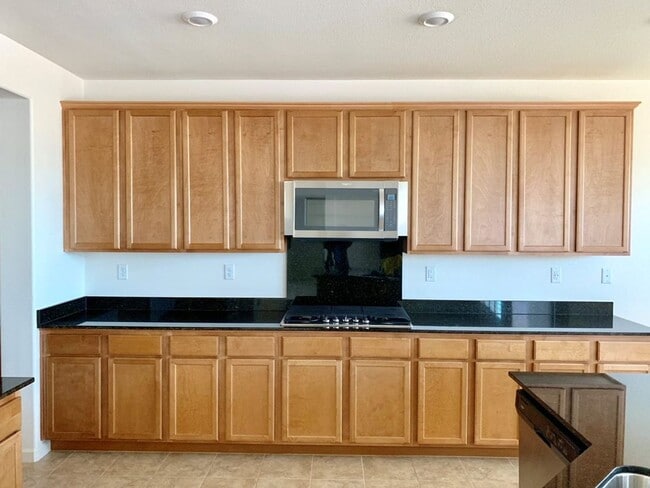 Foto del edificio - $6290 -- STUNNING 5 BEDROOM MODEL HOME IN NORTH FREMONT BUILT IN 2017