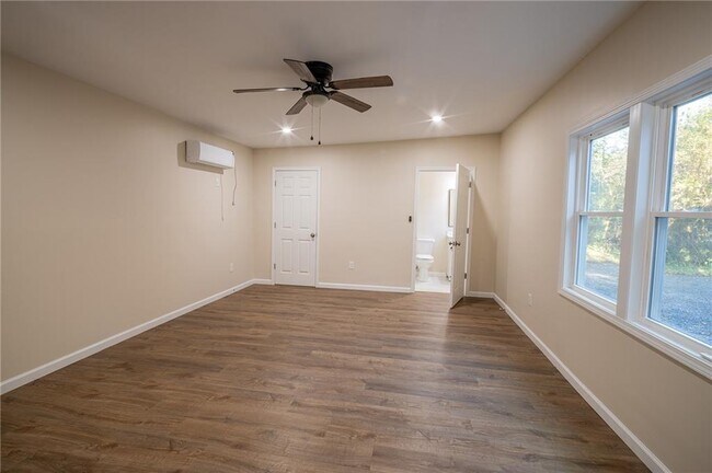 Foto del edificio - 2710 Maple Rd SE