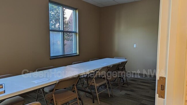Foto del edificio - 3409 Elm Springs Rd