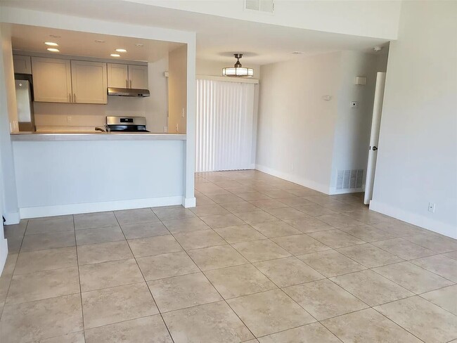 Foto del edificio - 96 Lakeview Cir