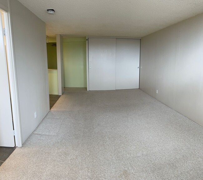 Building Photo - Studio with Full Bath, 1 assigned parking ...