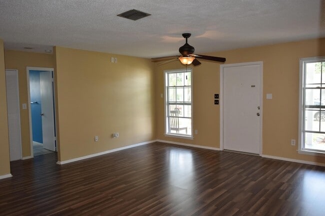 Building Photo - 1450 Creel Rd NE