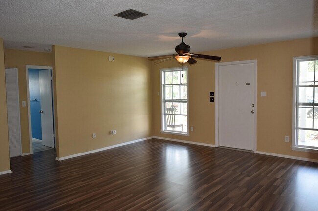 Foto del edificio - 1450 Creel Rd NE