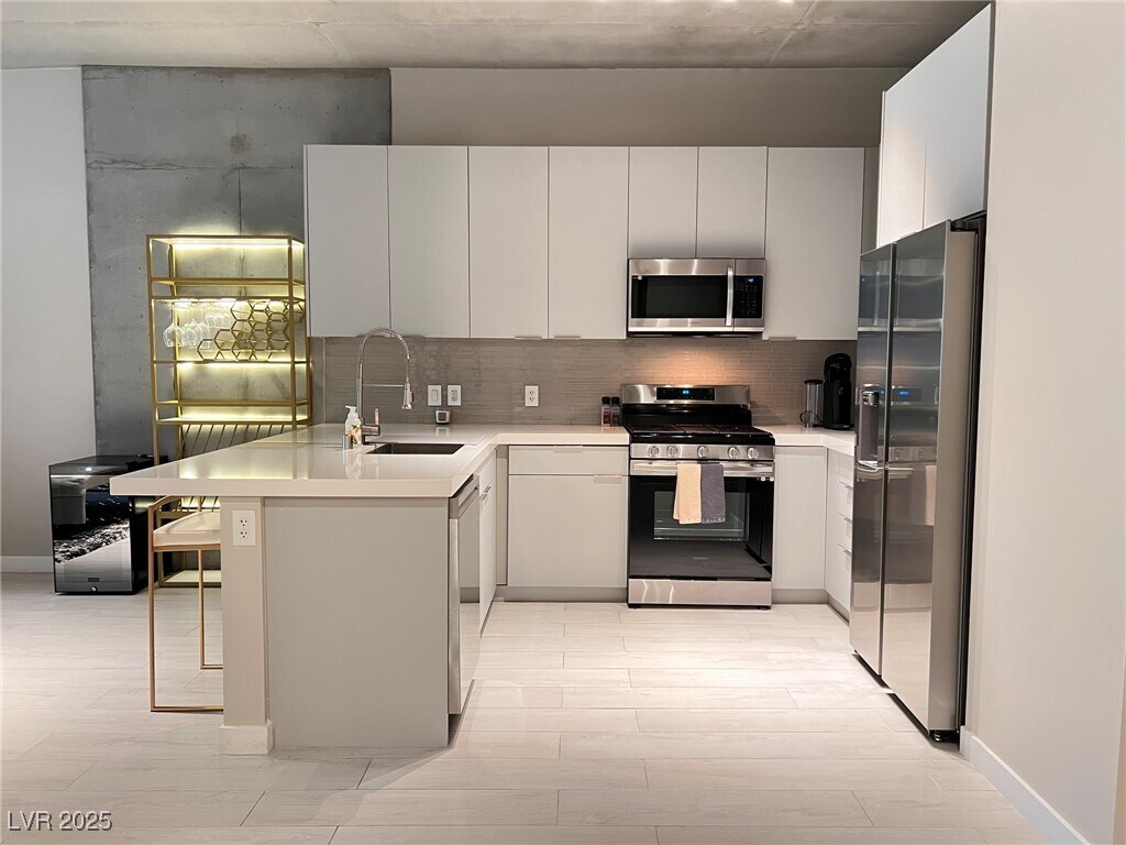 Foto principal - 353 E Bonneville Ave