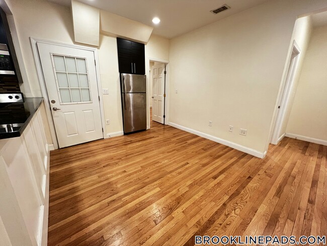 Building Photo - 1801 Beacon St