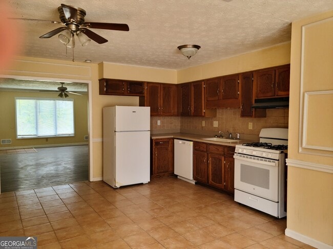 Building Photo - 2120 Fieldstone View Ct SE