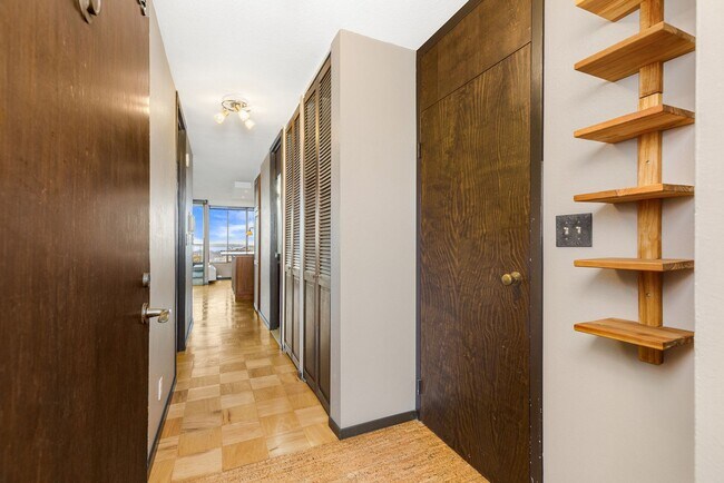 Building Photo - 601 Belmont Ave E