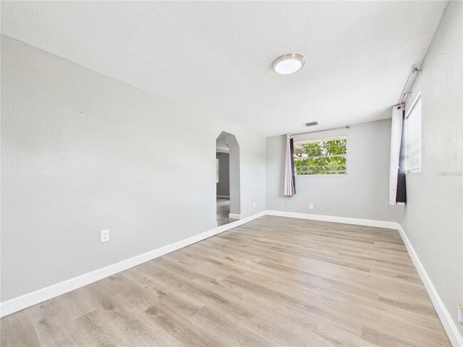 Building Photo - 605 S Disston Ave