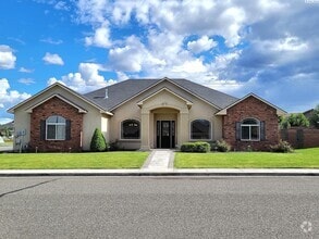 Building Photo - 439 Golden Dr